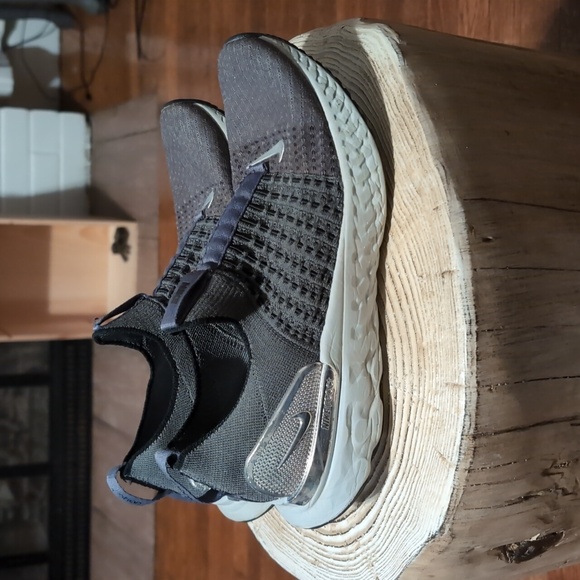 Nike React Phantom Run Flyknit 2 Iron Grey Silver US Men's 8.5 Women's 10.5 - Picture 4 of 10